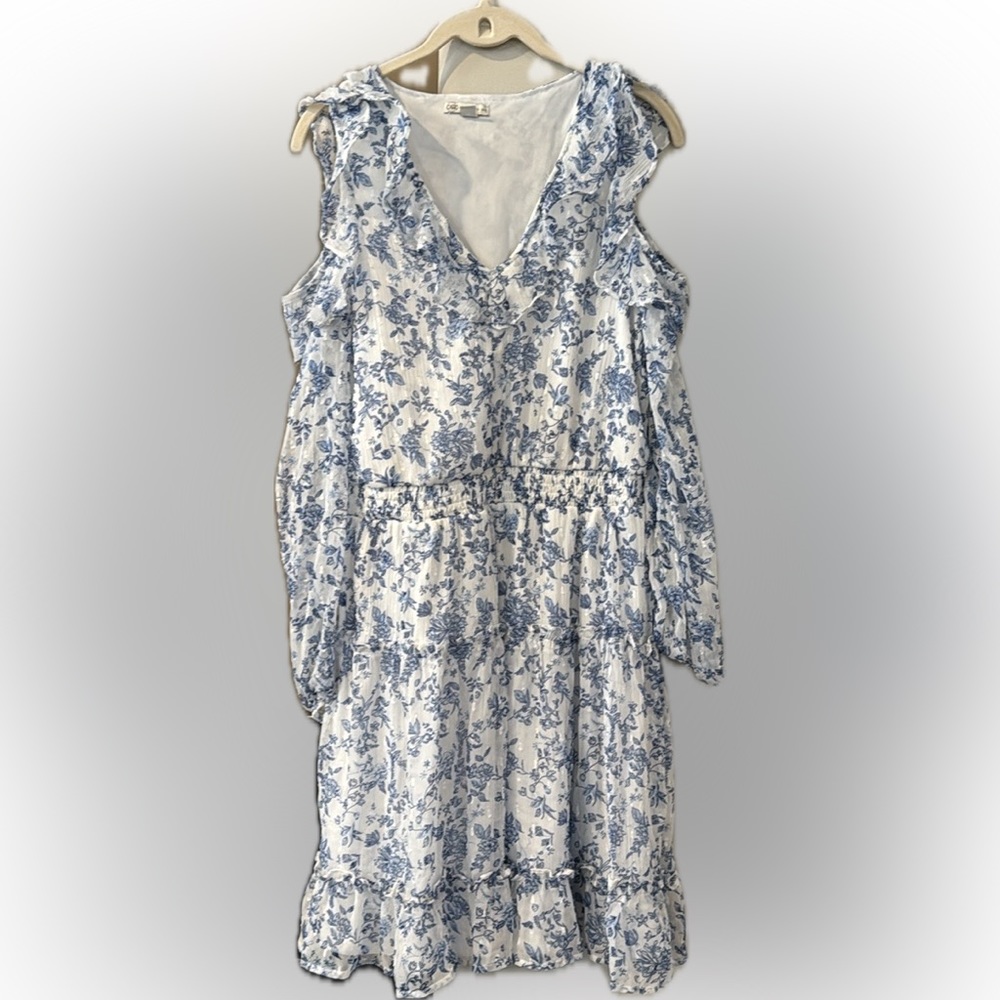 Cato Cold Shoulder Floral Dress, lined Size Medium